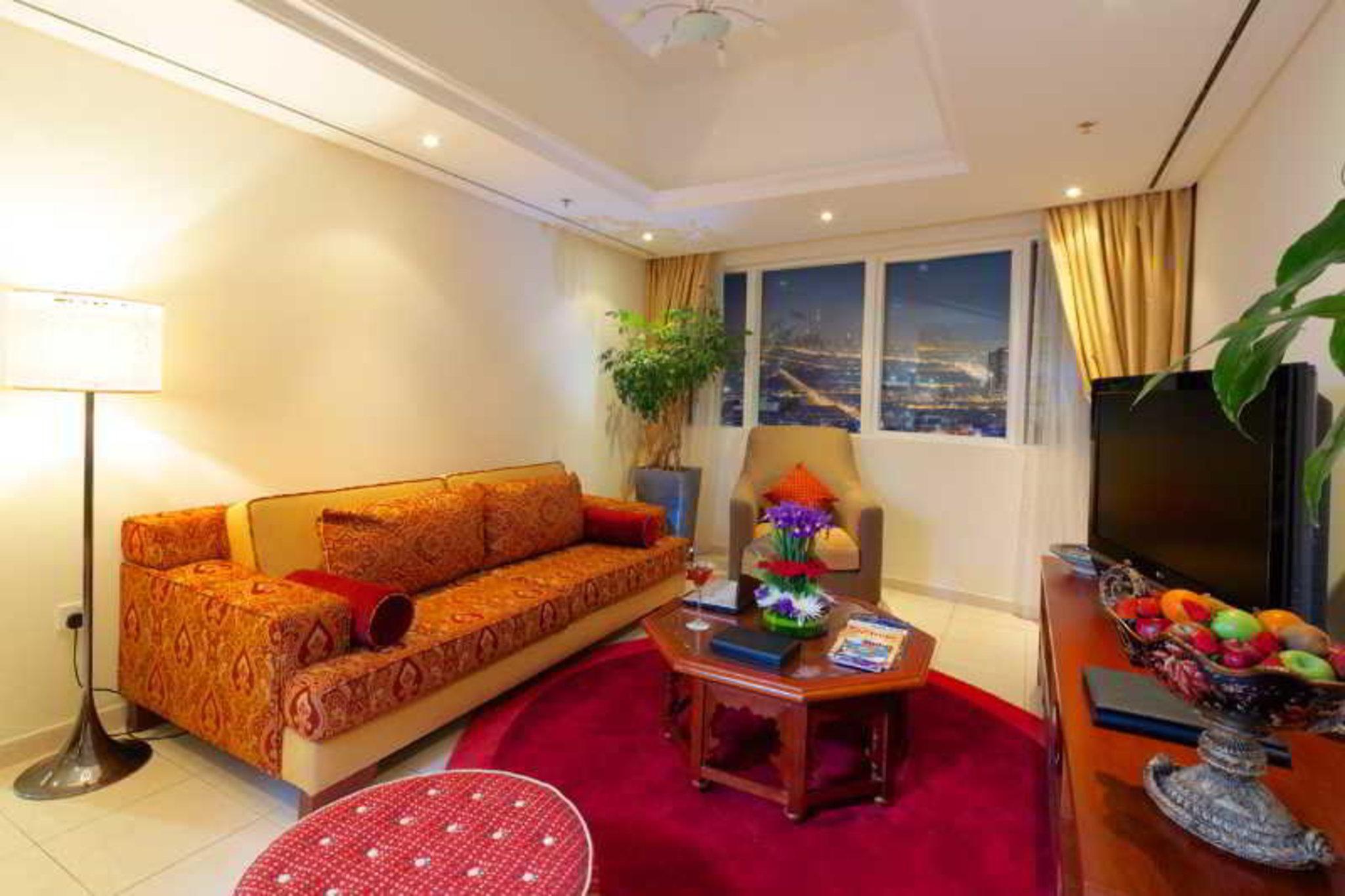 Tamani Marina Hotel & Apartments Ντουμπάι Εξωτερικό φωτογραφία A living room in a hotel suite