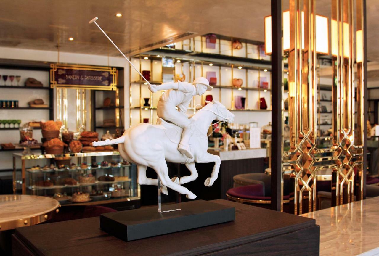 Tamani Marina Hotel & Apartments Ντουμπάι Εξωτερικό φωτογραφία Polo player sculpture
